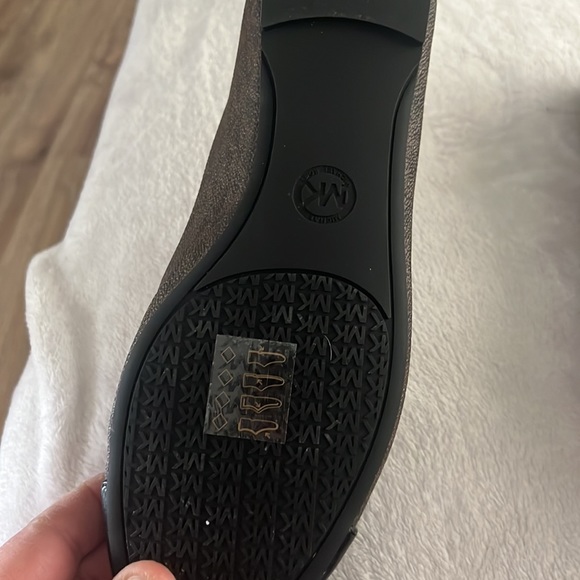 NIB NWT Michael Kors dress shoes 10 Medium Black/ Brown. Bought didn’t fit me - Picture 2 of 5